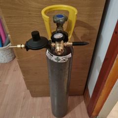 Helium tank and dual valve regulator