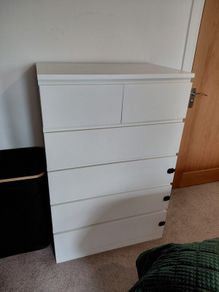 Chest of drawers