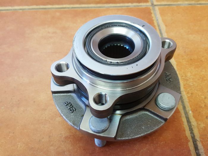 SKF Wheel Bearing Kit Front Axle.... Nissan JUKE LEAF QASHQAI  X-trail  RENAULT Koleos