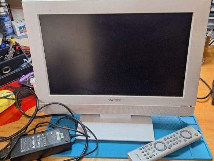 Toshiba 17 inch TV LCD TV