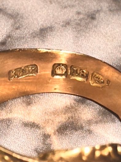 18ct Gold Buckle Ring - Size K