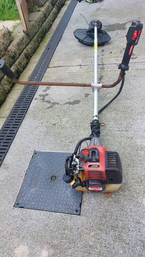 petrol strimmer