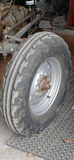 Tractor tyre mf 135 front wheel. 7.5 x 16 swap for 6.0 x 16