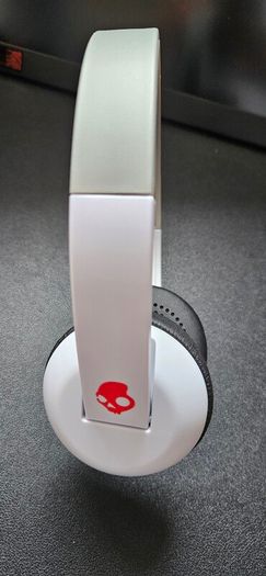 Skull Candy Uproar Bluetooth Wireless headphones White