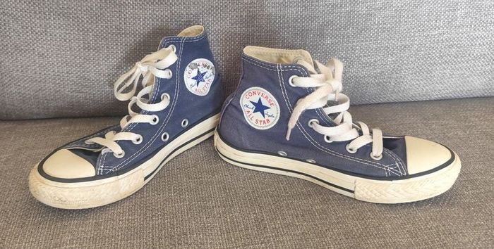 Kids Converse. Size Junior  UK 12