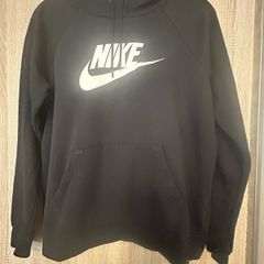 Nike hoodie size L