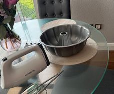 Kenwood hand mixer and cake pan