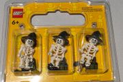 Lego minifigures and accessories