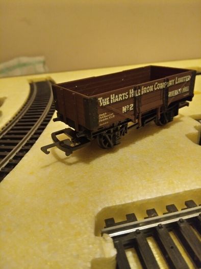 Hornby etc. OO Train/Carriages etc. Job lot. READ AD.