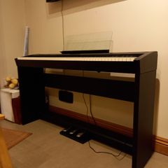 Roland electric  piano fp60 model in Black.