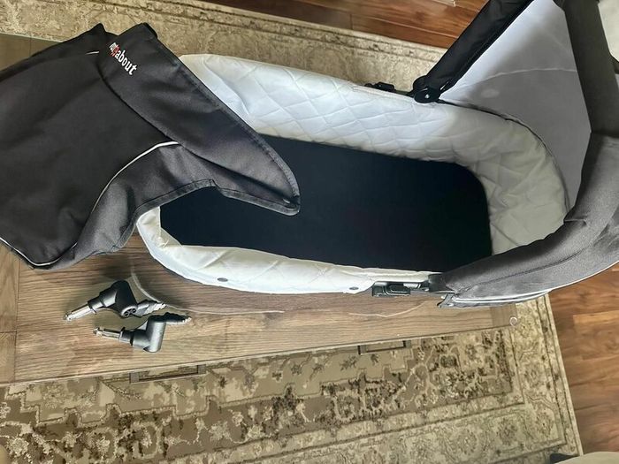OutnAbout Nipper Carrycot   135 Bassinet