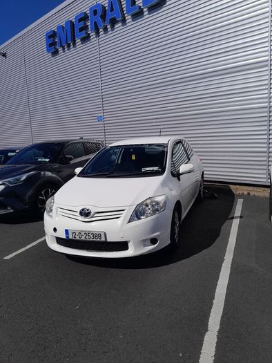 toyoa auris van