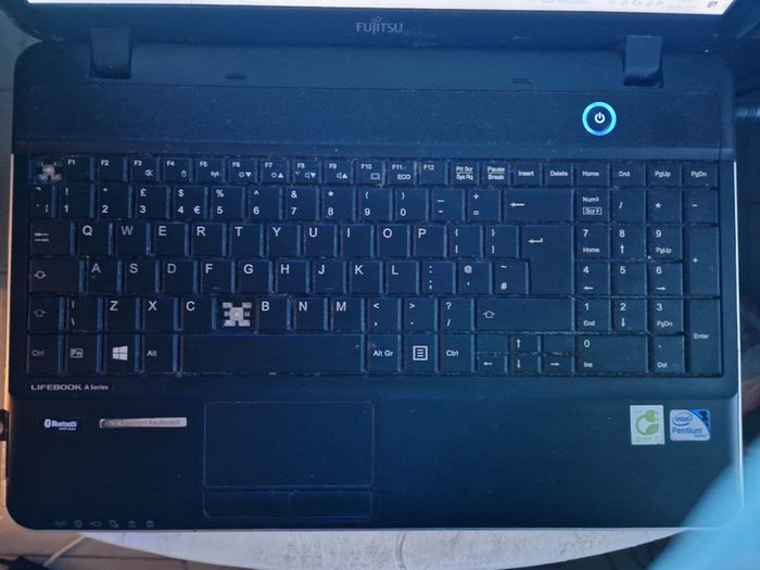 Fujitsu 15.6 inch Laptop, Windows 10, 6GB Ram, 120GB HDD, Intel Pentium CPU B960 2.2GHz