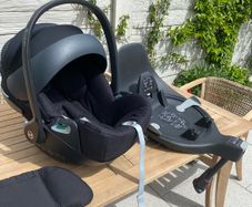 Cybex cloud z2 car seat and base