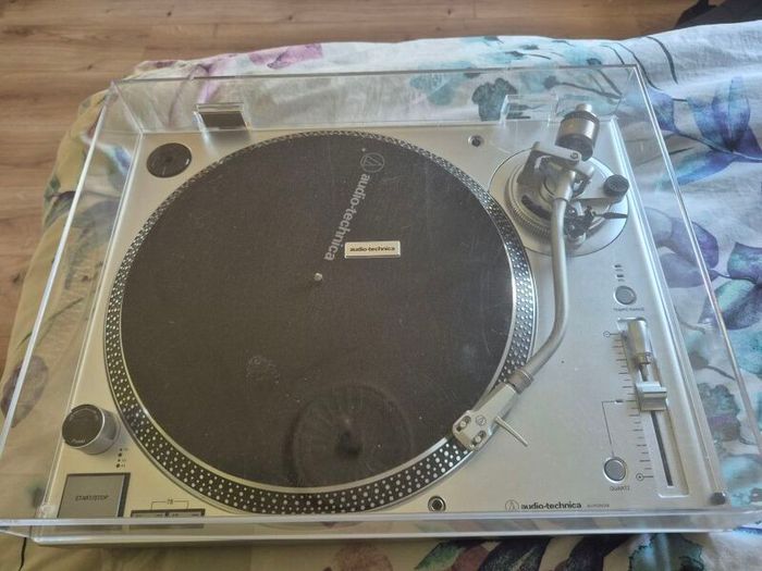 Audio Technica AT-LP120XUSB - Direct-Drive Turntable (Analog & USB)
