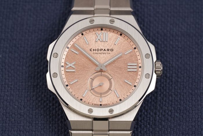 Hautology Watches WhatsApp Broadcast Group