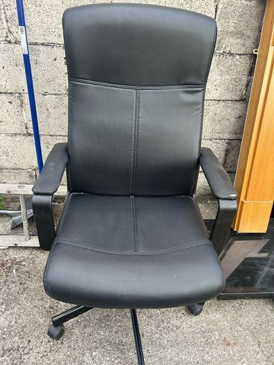 leather office chair few marks
