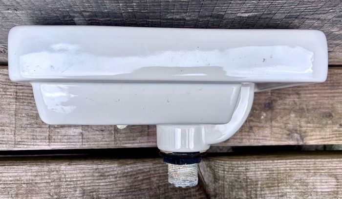 Bathroom sink
