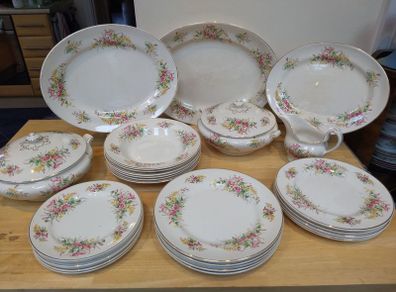 Beautiful 1950s Almost Complete Dinner Service by Arklow Pottery in Pattern Number 2508