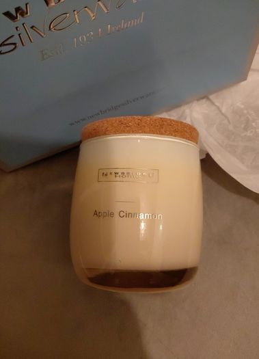 2 x apple cinamon Newbridge silverwear candle