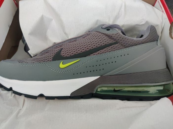 Nike Air Max Pulse, Men's Runners UK11