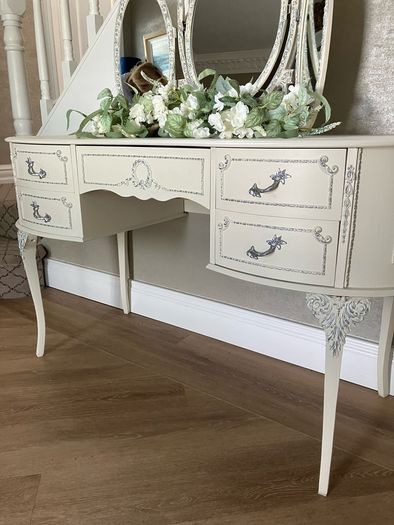 Dressing table