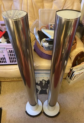 Bang & Olufsen  /  BeoLab 6000  Active Floorstanding Speakers