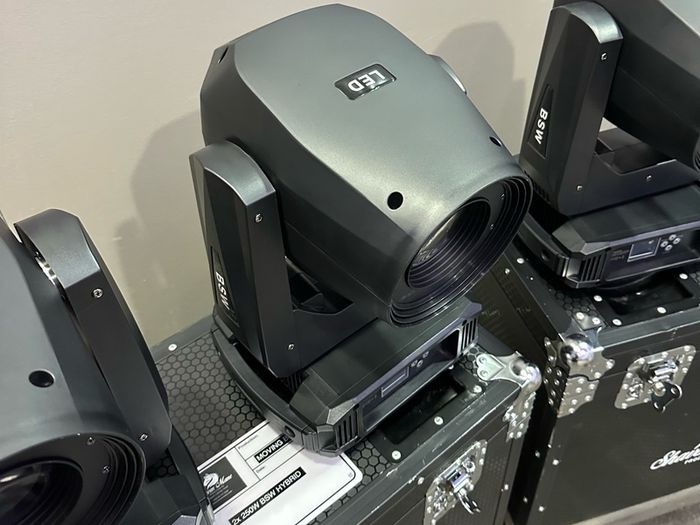 4x 250W BSW Moving Heads