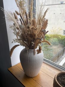 vase with dry flowers