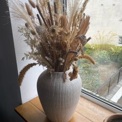 vase with dry flowers