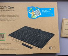 Wacom One M Bluetooth pen tablet with extra nibs