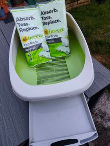 Purina Tidy Cats Breeze Litter Box with 8 Cat Pads