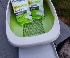 Purina Tidy Cats Breeze Litter Box with 8 Cat Pads