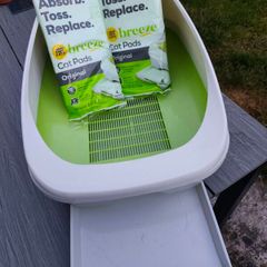 Purina Tidy Cats Breeze Litter Box with 8 Cat Pads