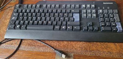 Good quality keyboard by Lenovo - Finnish region characters