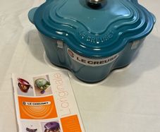 Le creuset Fafa 2L pot in Teal/ Carribean
