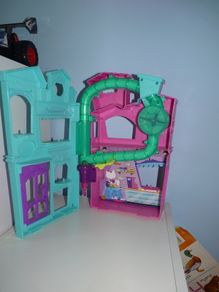 Pet shop house