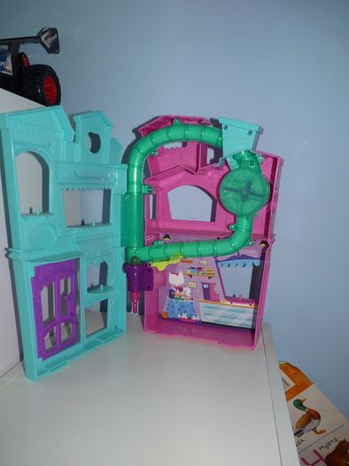 Pet shop house