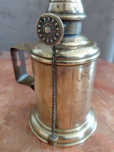 vintage petit French pigeon oil lamp