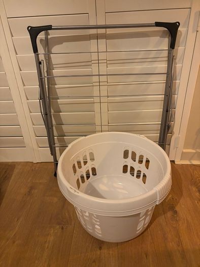 Free - Folding clothes airer and laundry baskets