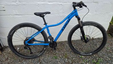 trek cali sl lightweight ladies bike