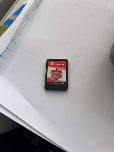 Pokemon shield - Nintendo switch cartridge