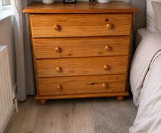 chest of drawers