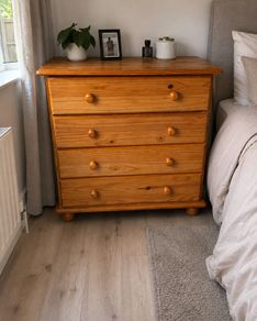 chest of drawers