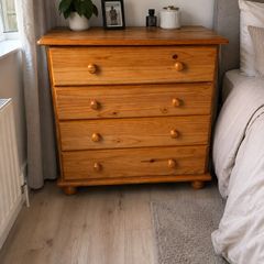 chest of drawers