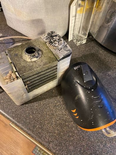 Internal Power Filter and External Air Pump