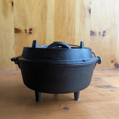 Cast iron pot