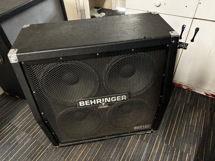 Behringer 4 x12 Guitar Cabinet