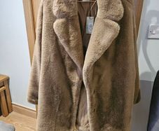 Faux fur coat / jacket