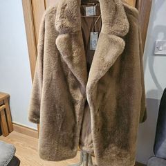 Faux fur coat / jacket